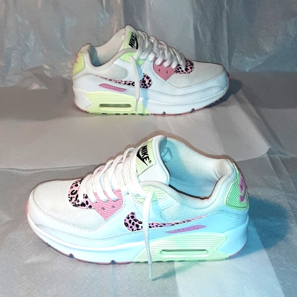 Nike Shoes - Nike Air Max 90 Sneakers 6Y= Women 7.5